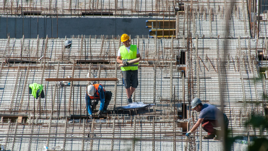 Builders Near Queens Park: What to Check Before Hiring
